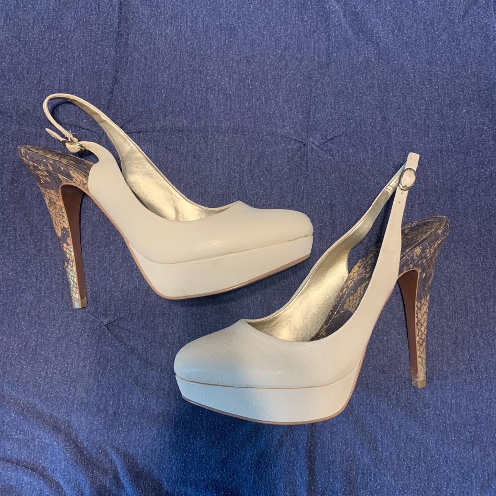 BCBG Womens heels